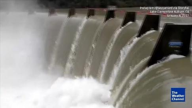 california-dam-overflowing-2017