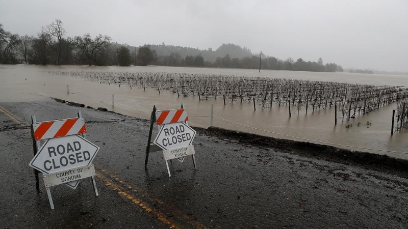 california-road-closed-due-to-flooding-2017