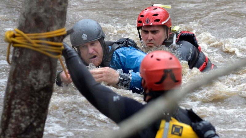 search-and-rescue-team-flood