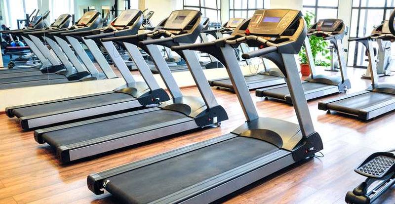 treadmills-in-a-gym